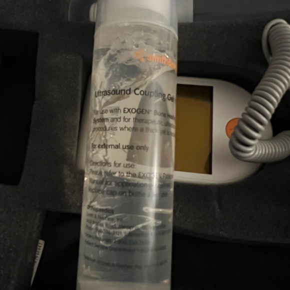 EXOGEN Bone Healing System 4000+ Includes Case, Device, Gel Excellent Condition - Picture 9 of 16